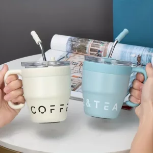 Tasse à café avec couvercle et paille 480 ml